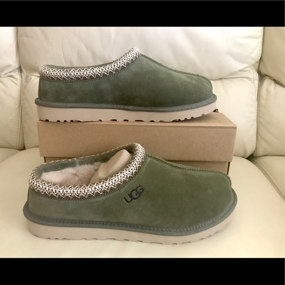 UGG slippers sz 9 - Picture 1 of 6